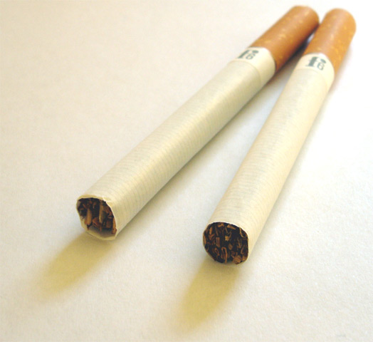 File:Zwei zigaretten.jpg