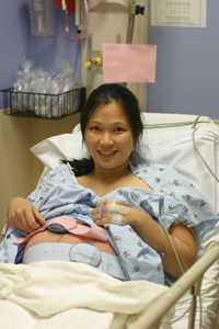 A photo of a pregnant woman hooked up to an external fetal monitor