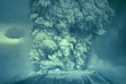 Mt. St. Helens, WA, 18 de mayo, 1980 haciendo erupción