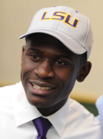 Tre'Davious White smiles after he signed a letter of intent to attend LSU and play college football during national signing day, Wednesday, Feb. 6, 2013 at Green Oaks High School in School in Shreveport, La. (AP Photo/The Shreveport Times, Jim Hudelson) MAGS OUT; MANDATORY CREDIT SHREVEPORTTIMES.COM Photo: Jim Hudelson, Associated Press / The Shreveport Times
