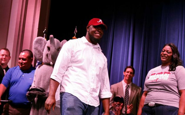 A'Shawn Robinson of Arlington Heights, Texas, announces his intent to play football at Alabama during a ceremony in Fort Worth on Wednesday, February 6, 2013. (Khampha Bouaphanh/Fort Worth Star-Telegram/MCT) Photo: Khampha Bouaphanh, McClatchy-Tribune News Service / Fort Worth Star-Telegram