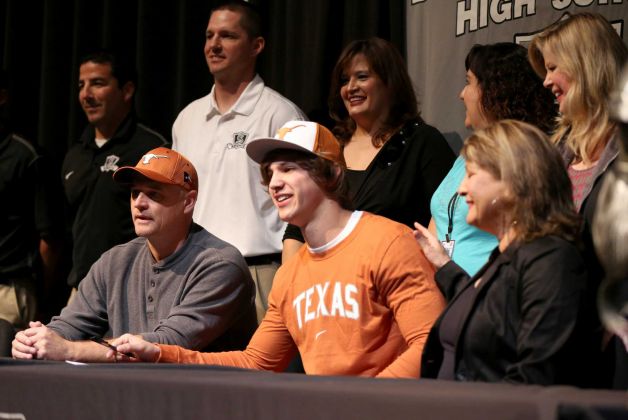 Steele High School football player Erik Huhn, front center, flanked by his father, Jeff Huhn and his mother, Sandy Huhn, smiles Wednesday Feb. 6, 2013 after signing a letter of intent on National Signing Day to play football at the University of Texas. Photo: William Luther, San Antonio Express-News / © 2013 San Antonio Express-News