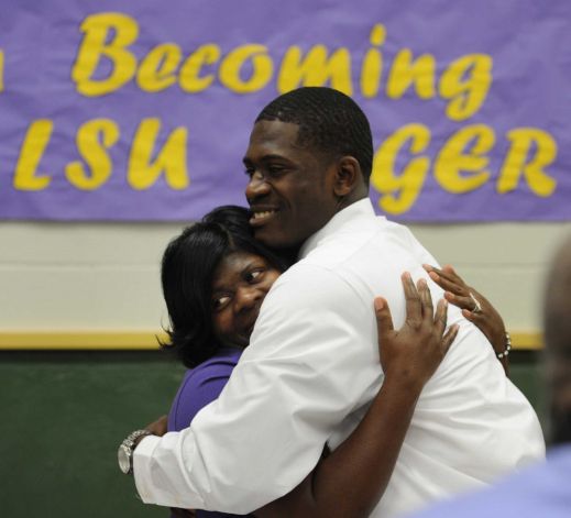 Tre'Davious White hugs his mother, LaShawnita Ruffins, smile after he signed a letter of intent to attend LSU and play college football during national signing day, Wednesday, Feb. 6, 2013 at Green Oaks High School in School in Shreveport, La. (AP Photo/The Shreveport Times, Jim Hudelson) MAGS OUT; MANDATORY CREDIT SHREVEPORTTIMES.COM Photo: Jim Hudelson, Associated Press / The Shreveport Times
