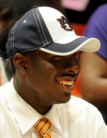 Carver High School quarterback Jeremy Johnson dons an Auburn cap during a national signing day ceremony Wednesday, Feb. 6, 2013, in Montgomery, Ala. Johnson signed to attend Auburn University and play football. (AP Photo/AL.com, Julie Bennett) MAGS OUT Photo: JULIE BENNETT, Associated Press / AL.COM