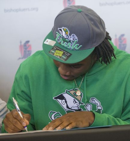 Jaylon Smith, a linebacker from Bishop Luers, signs his letter of intent with Notre Dame, at the high school on Wednesday, Feb. 6, 2013, in Fort Wayne, Ind. (AP Photo/The Journal-Gazette, Swikar Patel) NEWS-SENTINEL OUT  MAGS OUT  NO SALES Photo: Swikar Patel, Associated Press / The Journal-Gazette