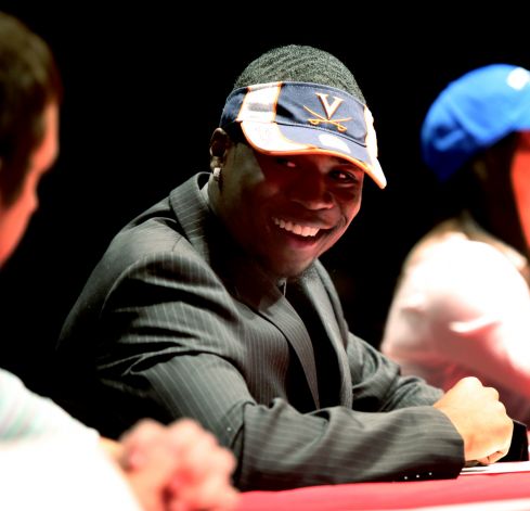 Bayside High School's Taquan Mizzell smiles at a news conference during which he signed his letter of intent to play NCAA college football for Virginia, Wednesday, Feb. 6, 2013, in Virginia Beach, Va. (AP Photo/The Virginian-Pilot, Ross Taylor)  MAGS OUT Photo: Ross Taylor, Associated Press / The Virginian-Pilot
