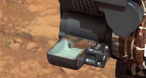 First Curiosity drilling sample in the scoop