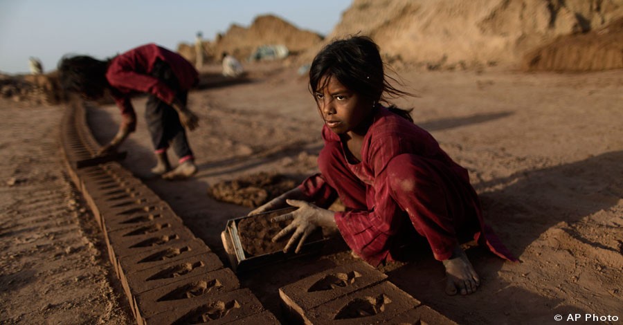 Girl, 7, works in a brick factory on the outskirts of Islamabad, Pakistan, June 12, 2012. [AP File Photo]