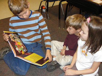 Mt.-Vernon-reading-to-younger-students_web