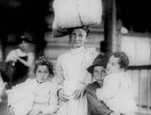 [Italian immigrant family at Ellis Island], ca 1910. Prints and Photographs Division.