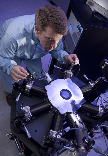 David Gundlach characterizes the electronic properties of single crystal organic field-effect transistors in a vacuum cryogenic probe station