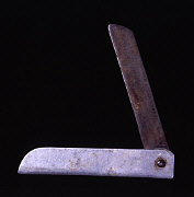 یونا وائی گوکا ڈکمان کا بنایا ہوا چاقو