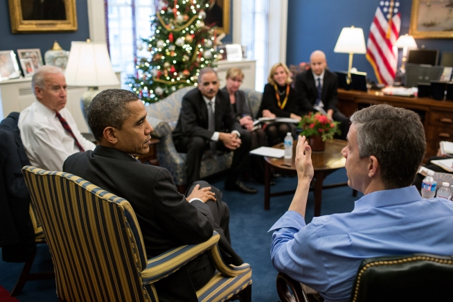 Secretary Duncan speaks with Obama