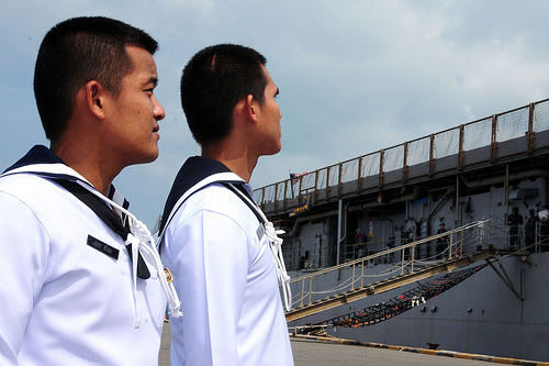 Royal Thai Navy sailors look on as USS Germantown (LSD 42) moors at the Port of Sattahip 