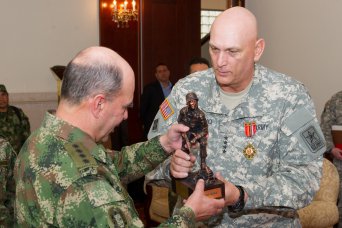 Odierno Meets with Colombian Army Chief of Staff