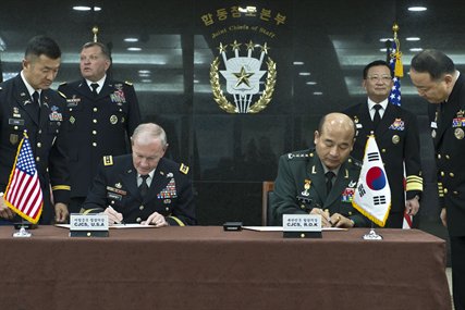 U.S. Army Gen. Martin E. Dempsey, left, chairman of the Joint Chiefs of Staff, and South Korean chairman of the Joint Chiefs of Staff Gen. Jung Seung-jo sign updated security agreements after the 38th Military Committee Meeting in Seoul, South Korea, Sept. 30, 2013.