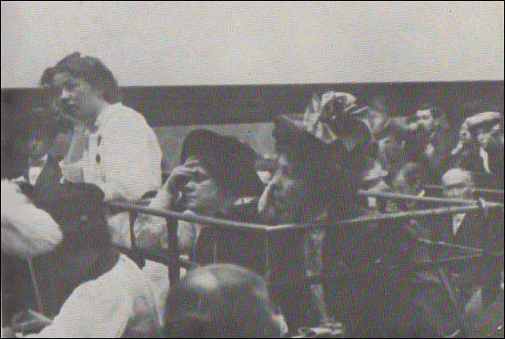 Christabel Pankhurst, Flora Drummond and Emmeline Pankhurst in court (1909)