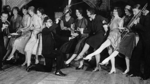 Flappers dancing while musicians perform during a Charleston dance contest at the Parody Club, New York City, 1926. (Credit: Hulton Archive/Getty Images)