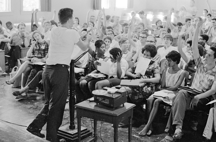 Dr. Staughton Lynd, director of Mississippi Freedom Schools, training volunteer teachers