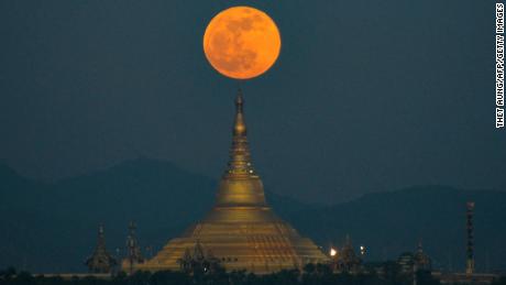 TOPSHOT - The moon rises over a pagoda in Naypyidaw on November 30, 2020. (Photo by Thet Aung / AFP) (Photo by THET AUNG/AFP via Getty Images)