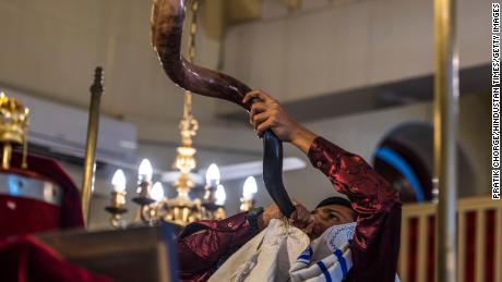 MUMBAI, INDIA - SEPTEMBER 30: The Jewish community people offer prayers as they celebrate their New Year known as Rosh Hashanah at Shaare Rason Synagogue on September 30, 2019 in Mumbai, India. (Photo by Pratik Chorge/Hindustan Times via Getty Images)