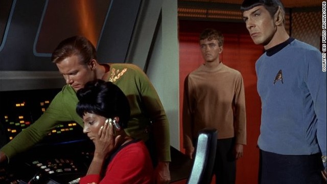 Still of Leonard Nimoy, William Shatner, Nichelle Nichols and Robert Walker in Star Trek (1966)